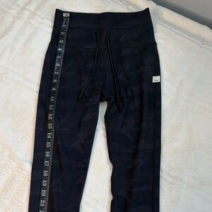 Vuori Dark Camouflage Leggings